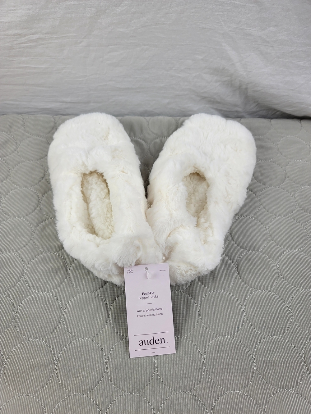 auden White Faux-Fur Slipper Socks 8-10